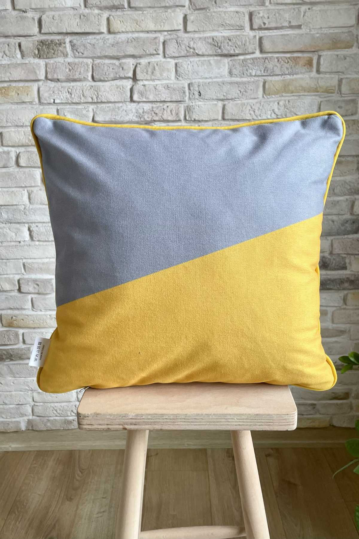 Piping Pillow Cover