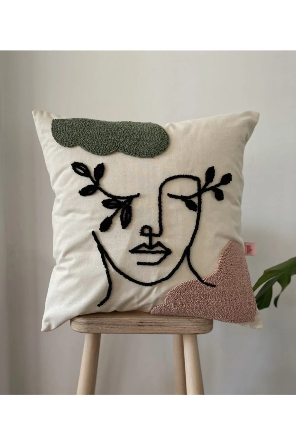 Nature Stay Face Leaf Figured Punch Cushion Pillow Cover