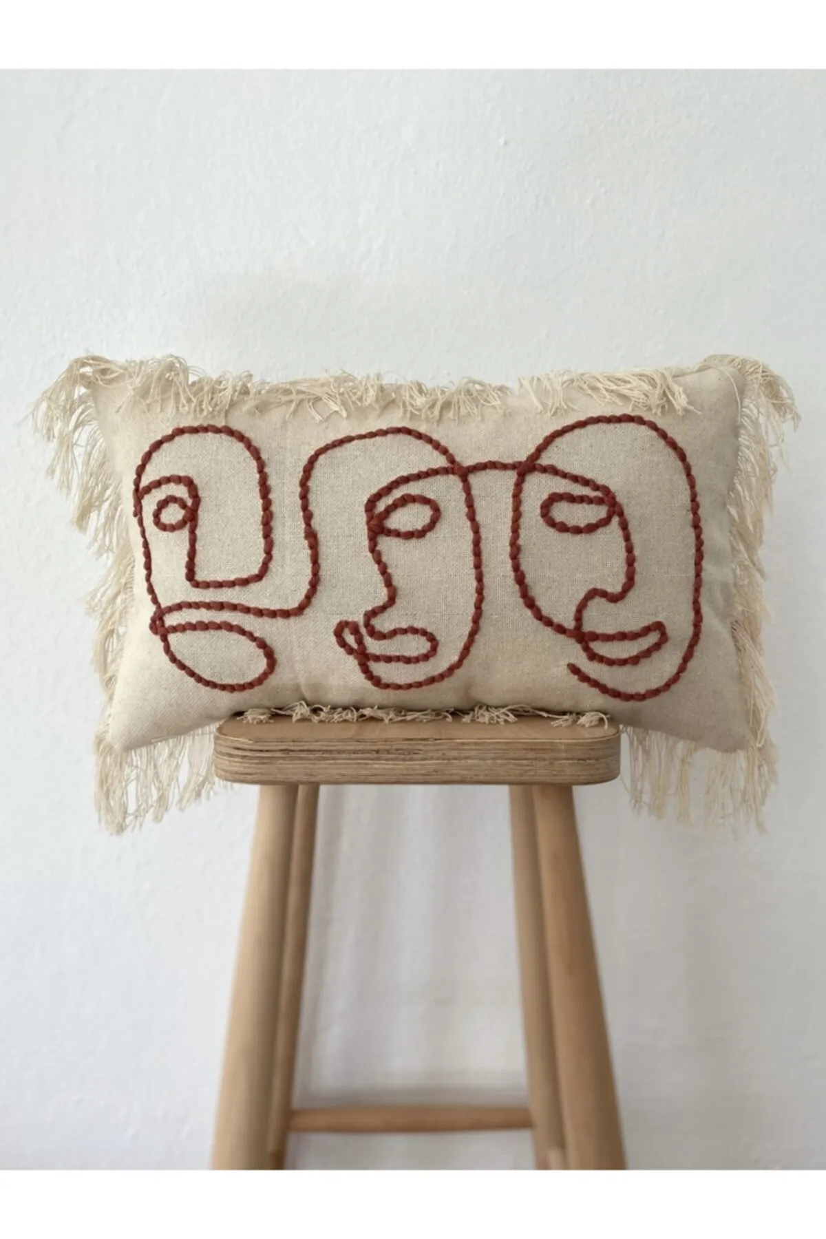 Linen One Line Art Face Figured Tasseled Cushion Cover