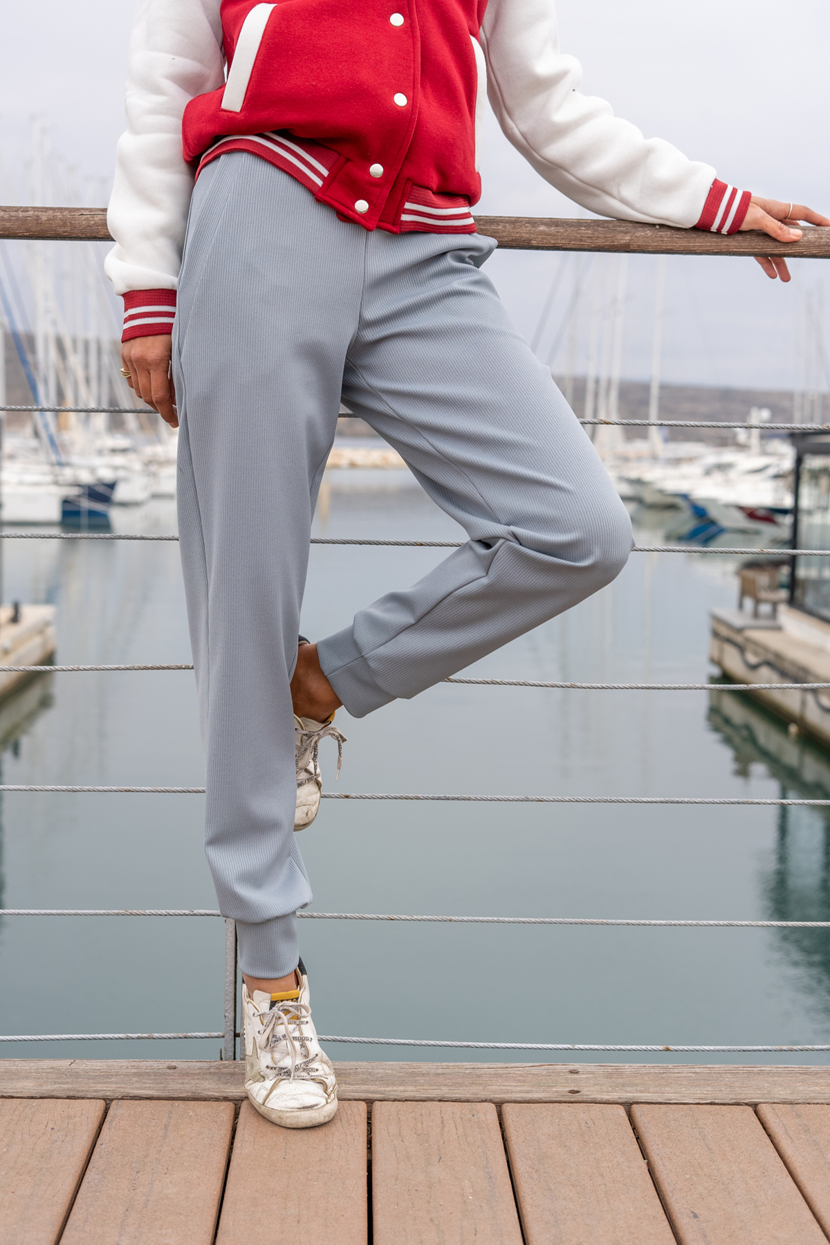 Women's Gray Self-Textured Pocket Waist Elastic Jogger Pants Bst3325